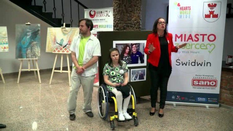 otwarcie_wystawy_podopiecznych_fundacji_hearts_world_wide.mp4