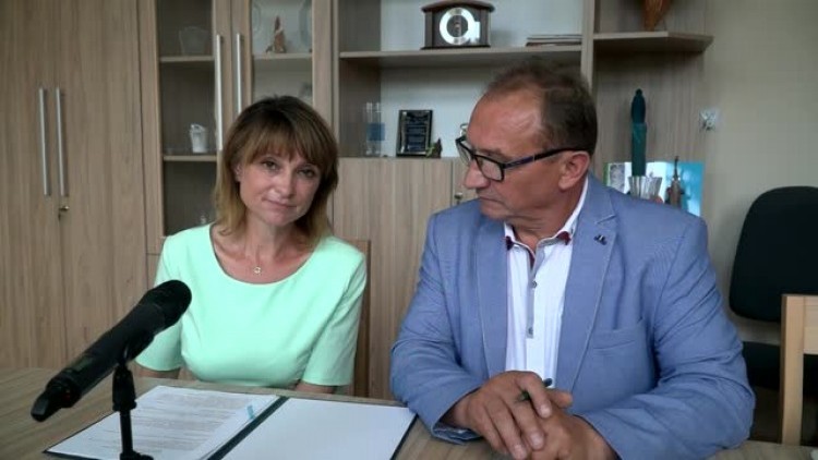 podpisanie_umowy_na_dofinansowanie_-_wymiana_oswietlenia_na_sali_w_bierzwnicy.mp4