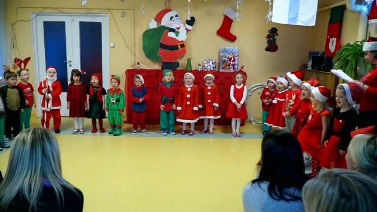 mikolajkowe_przedstawienie_teczowej_gromadki.mp4